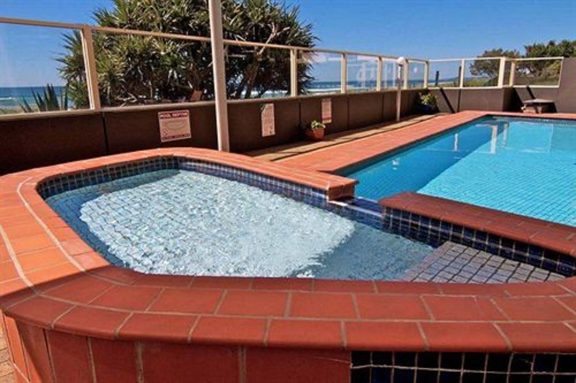 President Holiday Apartments - Absolute Beachfront Gold Coast Kültér fotó